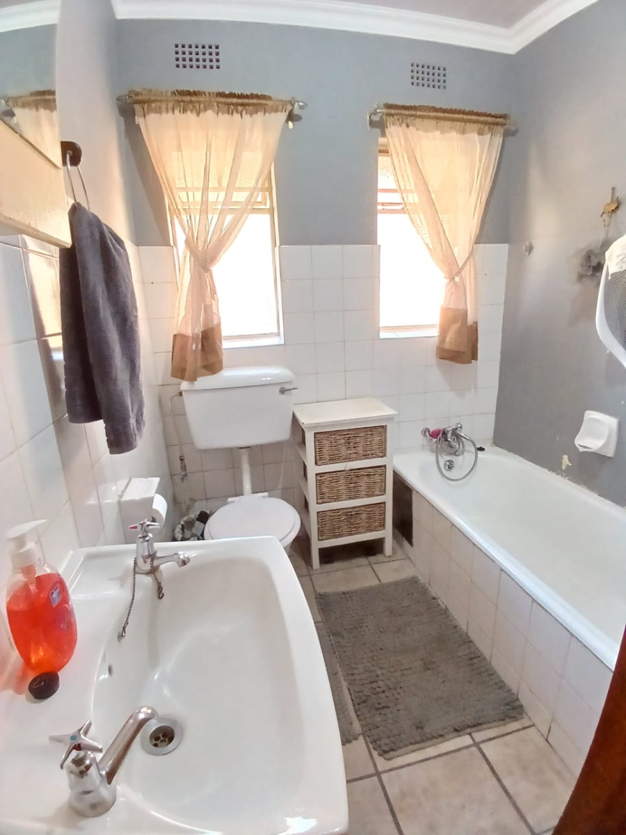To Let 3 Bedroom Property for Rent in Vaalpark Free State